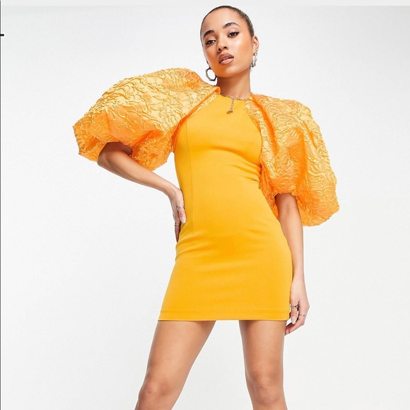 Worn only once for three hours. - Picture 1 of 2